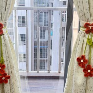 Curtain tie